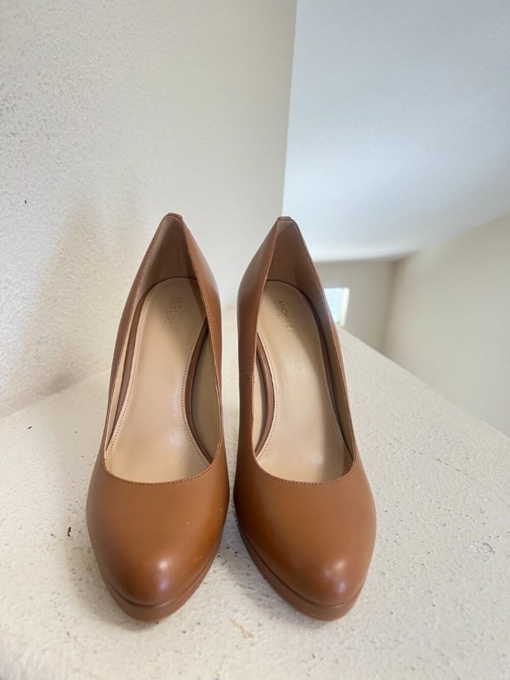 MICHAEL KORS ANTOINETTE PADLOCK MK LOGO ROUND TOE Brown Court Shoes PUMPS - Picture 8 of 8